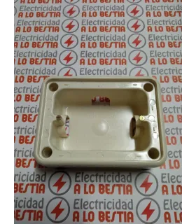 ZOCALO SUPERFICIE MONOCAJA SERIE STYLO -  NIESSEN PUMA BLANCO MARFIL 4993