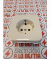 BASE DE ENCHUFE 2P+TT LATERAL CON DISPOSITIVO DE SEGURIDAD SIMON 31 BLANCO MARFIL 31432-61