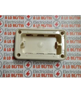 ZOCALO SUPERFICIE 4 MODULOS SERIE - STYLO PUMA BLANCO MARFIL 4994